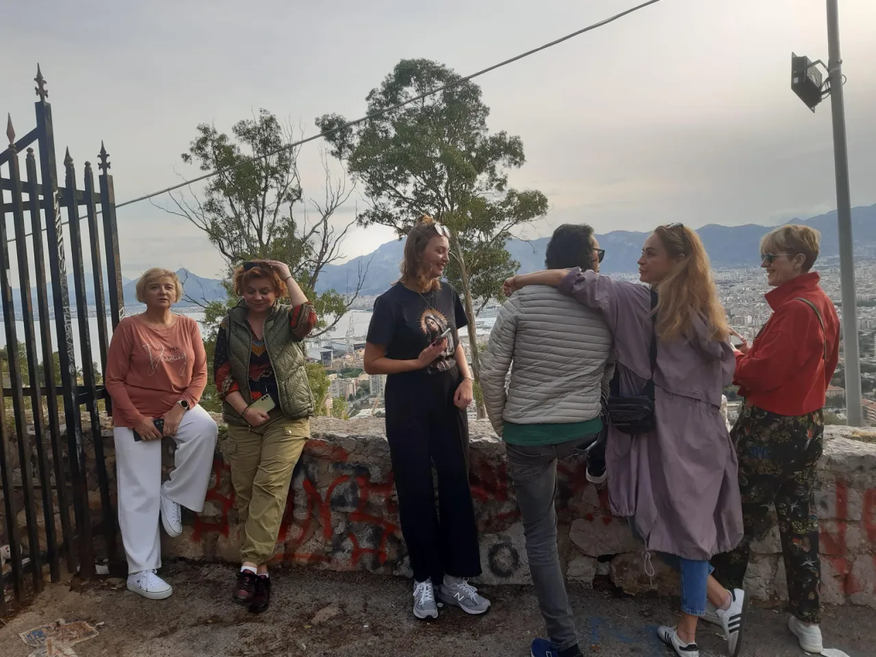 momenti insieme durante un retraet di sole donne a palermo